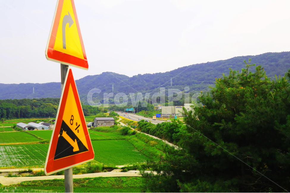 고속도로,표지판,알림판,경고판,안내판,시골,마을,풍경,landscape,country,rural,town,교통,교통수단,traffic,transportation