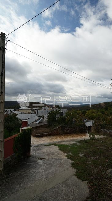cloud,wire,pilgrim path,santiago,telegraph pole,Street lamp