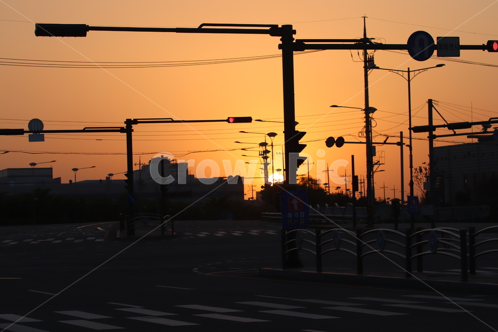 노을,퇴근길,신호대기등,도시,가로등,실루엣,그림자,silhouette,shadow,교통,교통수단,traffic,transportation