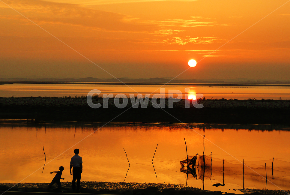 아산,아산만,노을,해,햇빛,햇살,저녁,부자,아버지,아들,일몰,sundown,sunset,evening,sun,father,landscape,asan,방조제,아산만방조제,human,인간,person,사람,outdoors,옥외,자연,풍경,nature,landscape,한국자연풍경,한국자연경관,korea nature landscape