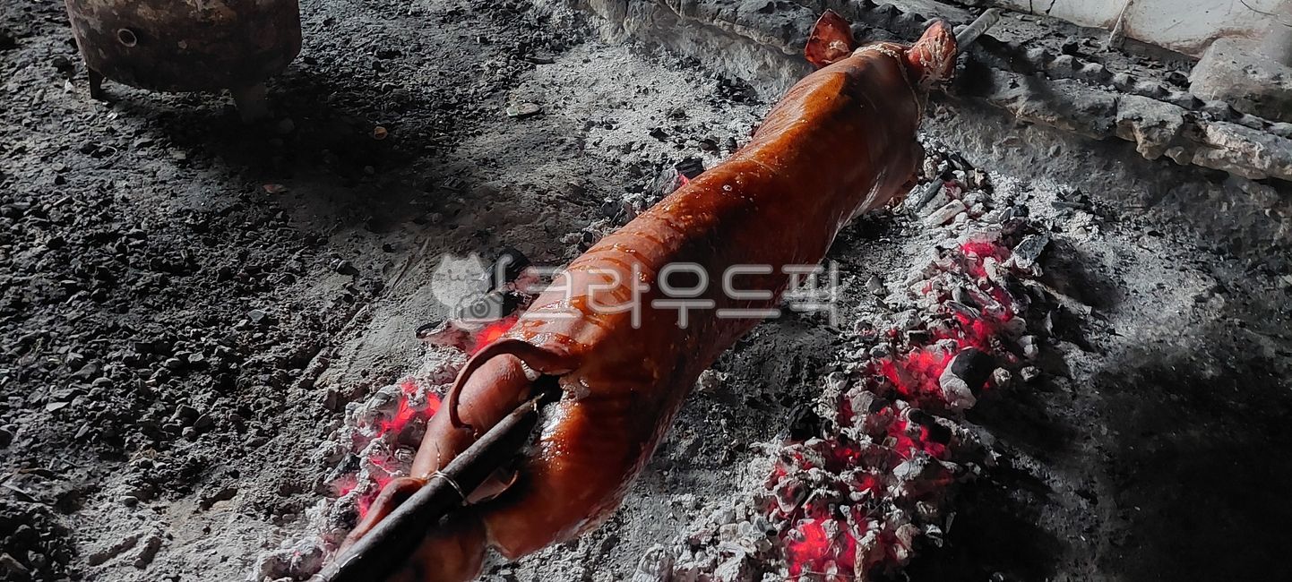 레촌,lechon,통돼지바베큐,돼지고기,필리핀음식,food,음식,roast