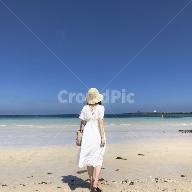 제주도,우도,바다,인물,뒷모습,풍경,하늘,sky,여행,여름,감성,해변,바다,beach,sea,사람,인물,인간,human,person,여성,여자,woman,female,lady,여행,휴가,traveling,vacation,trip