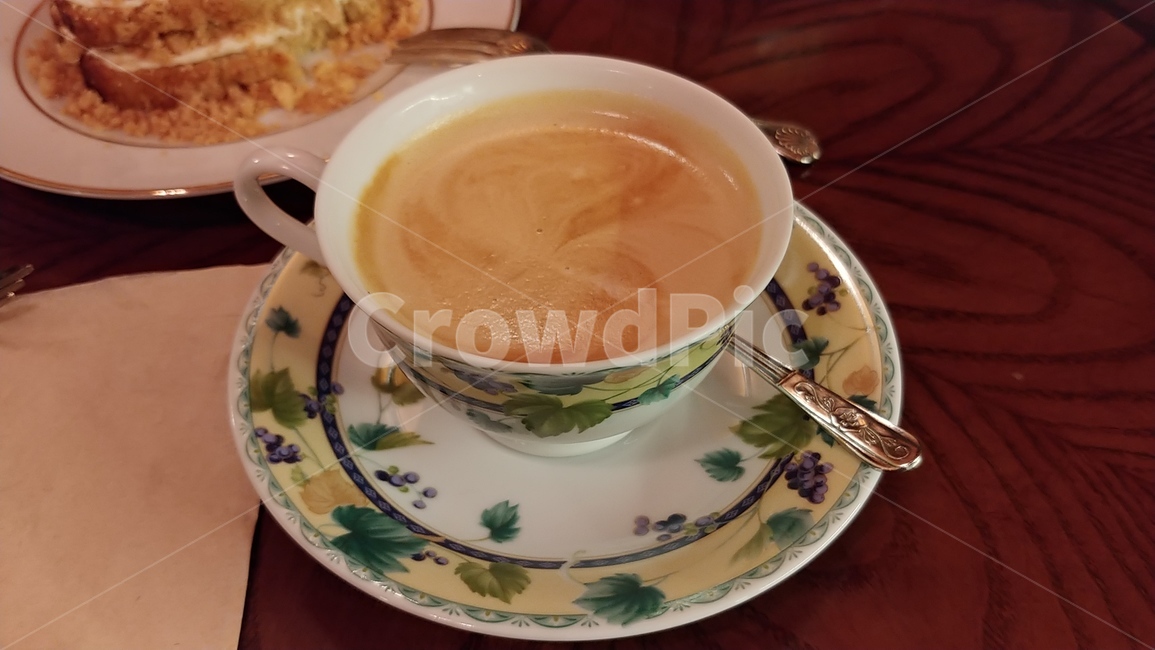 커피,카페,라떼,커피잔,분위기,크레마,coffee,latte,고풍스러운,감성적인,cafe,사물,휴식,잔,무늬,엔틱한,빈티지,antique,vintage,커피,카페,coffee,cafe