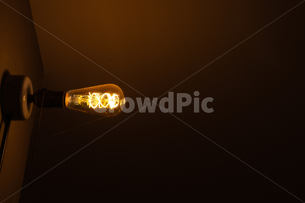 백열전구,빛,light,어둠,사색,추억,회상,고요