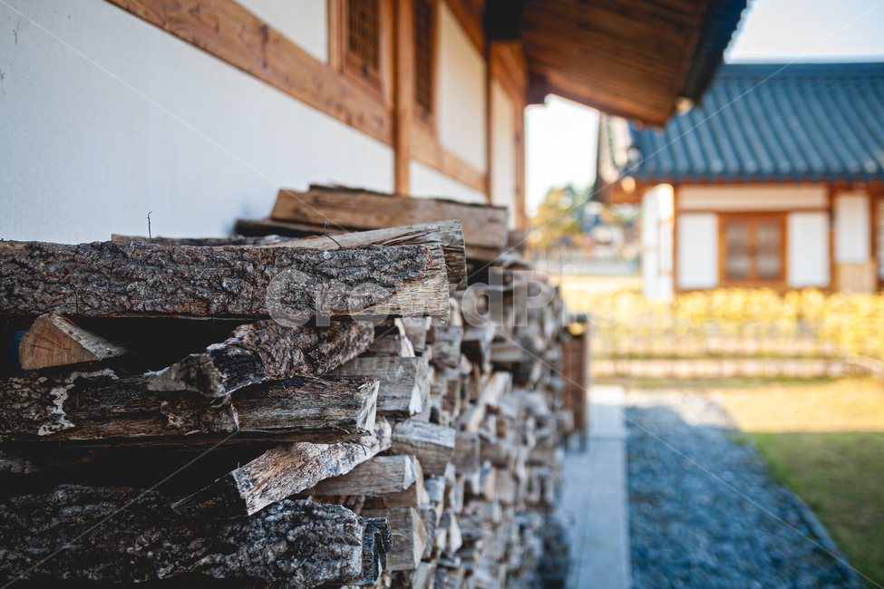 한옥,장작,감성,나무,재목,wood,lumber,plywood,합판,한국전통,한국문화,korean traditional,korean culture
