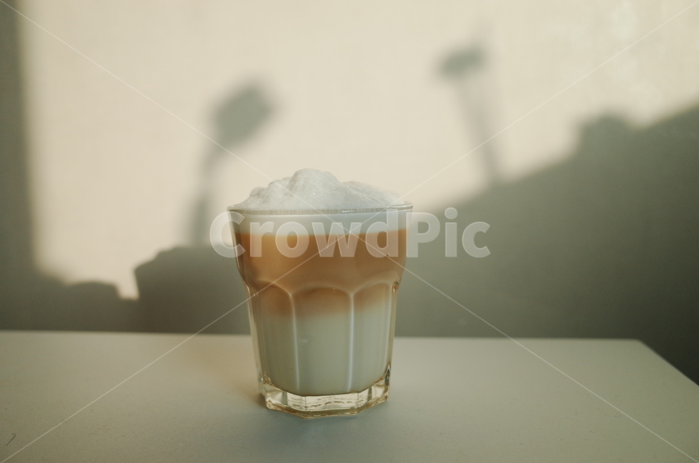 커피,에스프레소,카페,오후,햇빛,컵,티타임,감성,feeling,따뜻한분위기,따뜻함,그림자,커피,카페,coffee,cafe