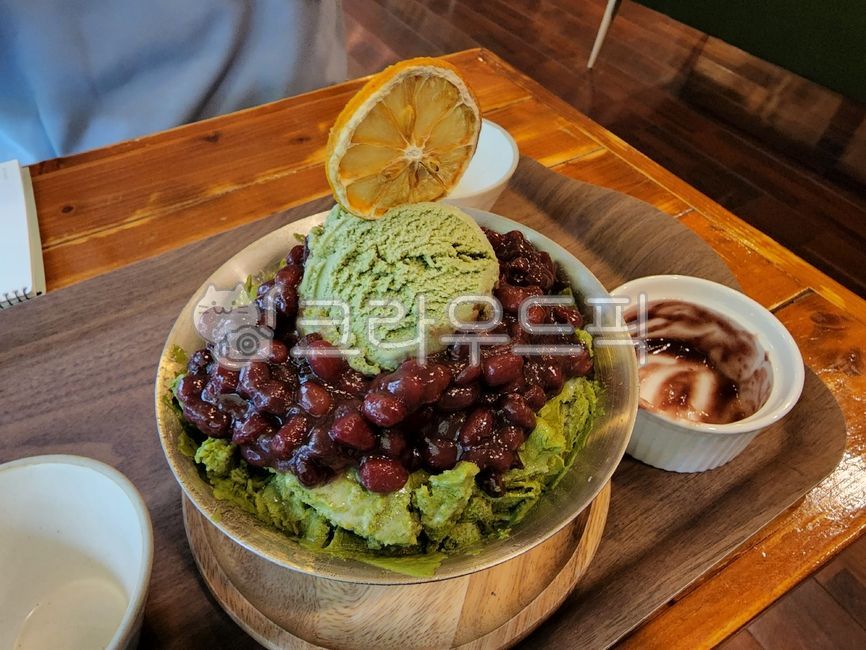 green tea,Cool dessert,green tea shaved ice,Red bean shaved ice,Korean dessert,red bean