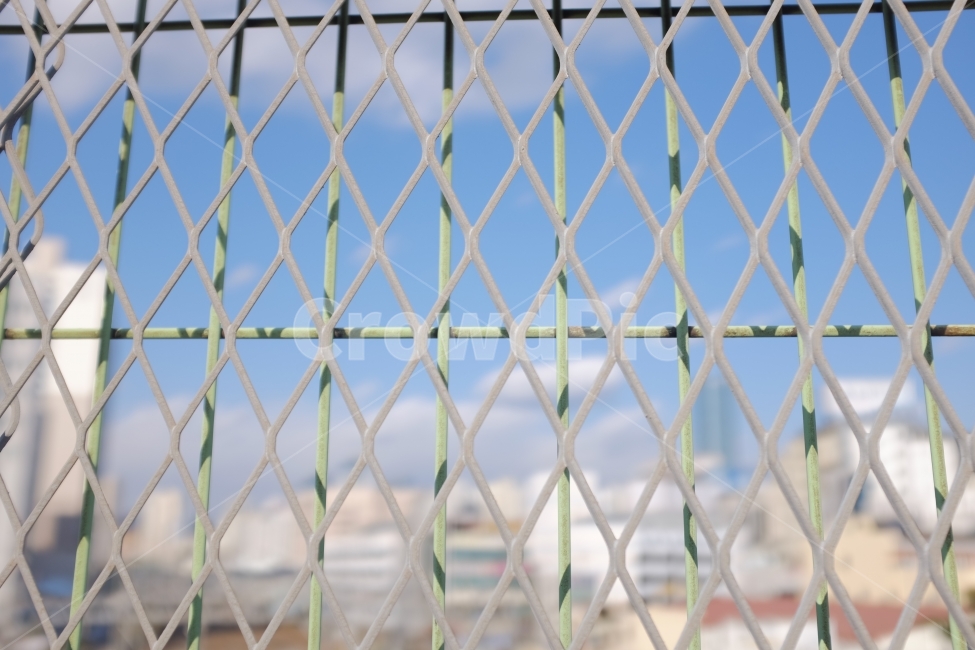 철조망,기차,하늘,감성사진,야외,겨울,fence,train,sky,emotion,outdoor,winter,감성,sensible,feeling,텍스처,질감,패턴,texture,pattern