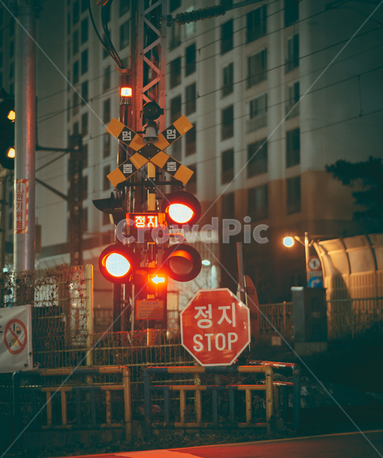 night view,railroad,train station,rail,train track,crossing,vehicle,transportation,subway,train road,Traffic Light,railway,train,traffic