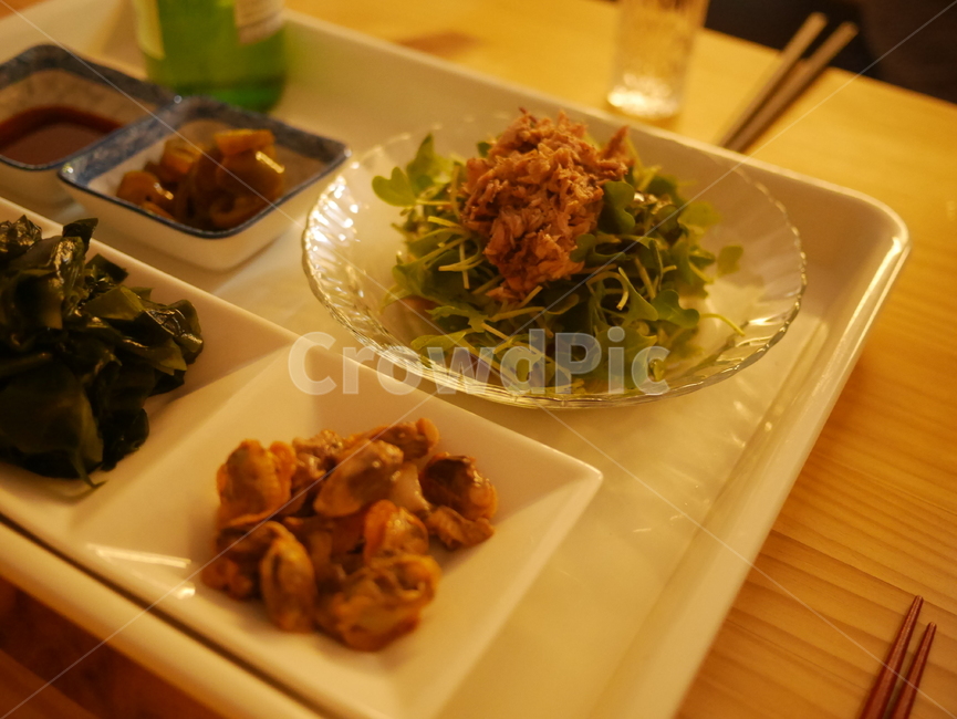 이자까야,심야식당,가정식,집밥,안주,혼술,간단안주,샐러드,십분요리,참치,꼬막,미역,스키다시,selfcook,테이블세팅,야식,food,cook,야참,채소,새싹채소,조명,요리,음식,식재료,요리,food,cook,meal,dishes,food reserves