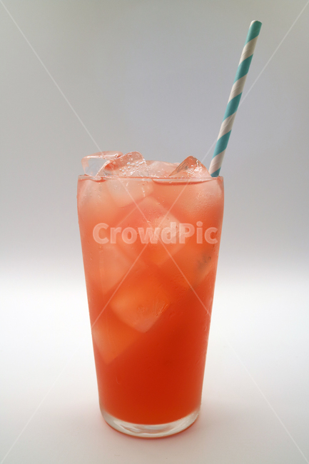 음료,음료수,주스,쥬스,얼음,시원한,갈증,음식,식품,drink,beverage,칵테일,유리잔,유리컵,주황색,오브젝트,누끼,빨대,스트로우,음료수,drink,beverage,누끼,remove background