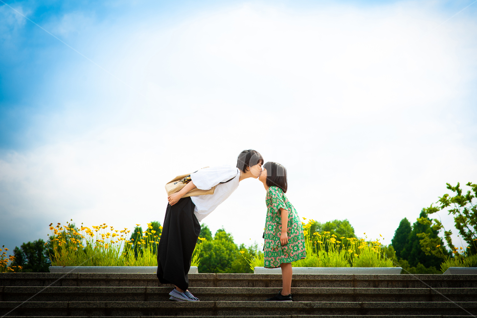 행복,휴식,뽀뽀,행복한순간,소풍,사람,인물,인간,human,person,가족,패밀리,family,어린이,어린아이,child,children,kid