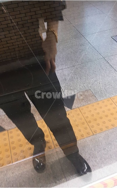 지하철,플랫폼,전철,정장,수트,suit,여자정장,정류장,거울