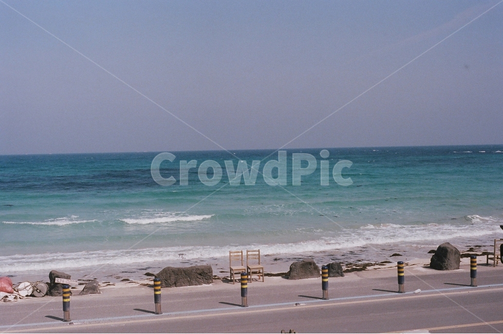 제주도,jejudo,바다,sea,월정리,blue,chair,파도,seawave,자연,풍경,nature,landscape,한국자연풍경,한국자연경관,korea nature landscape,해변,바다,beach,sea,제주도,jeju,jeju island,감성,sensible,feeling,water,물,outdoors,옥외,ocean,대양,shoreline,해안선,바닷가,coast,연안