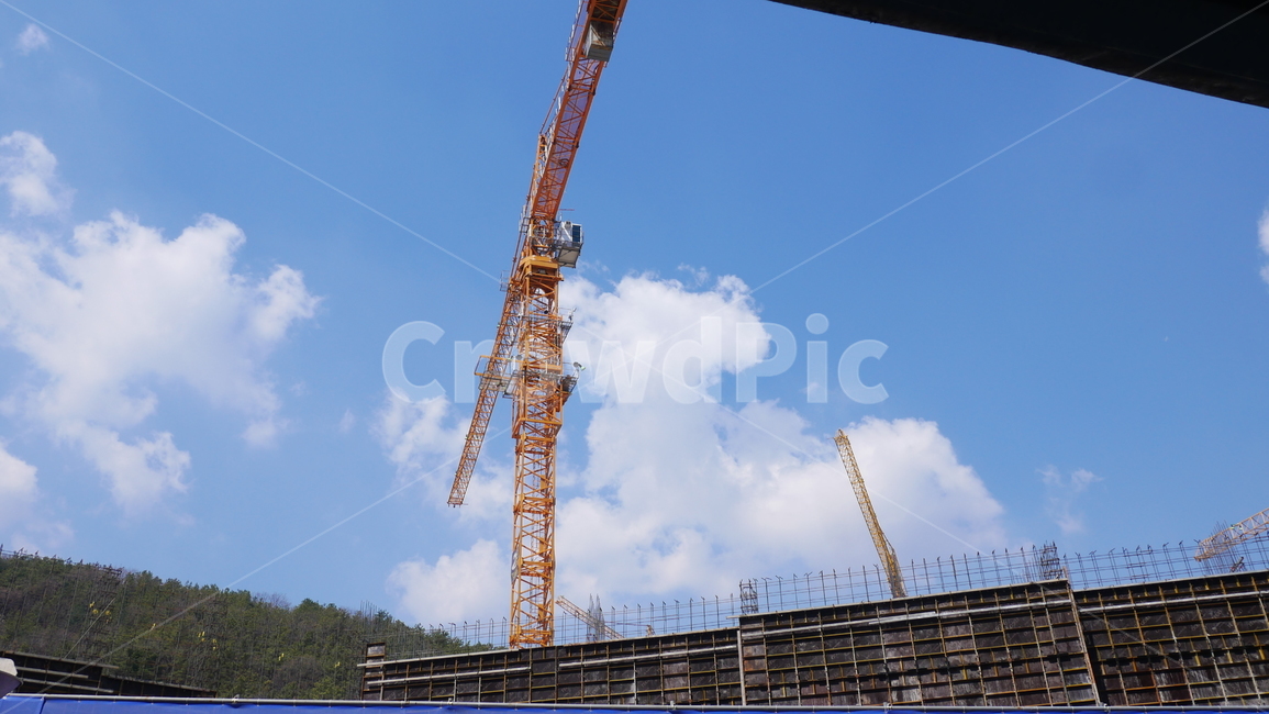 공사,맑은하늘,구름,건설현장,파란하늘에건설,산업,industry,industrial,건설업,건축업,construction industry