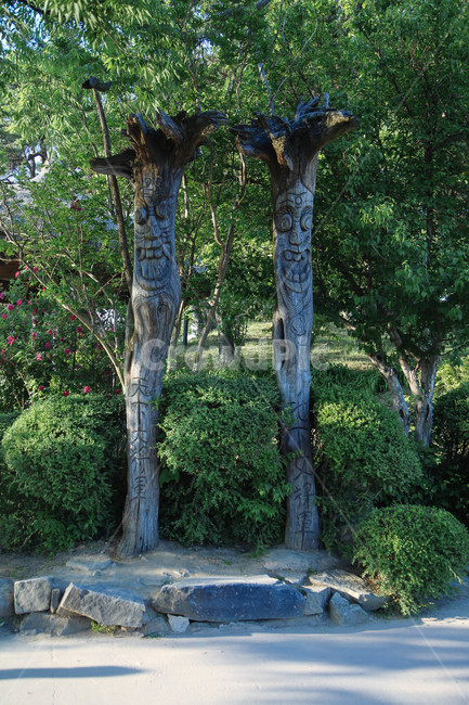 장승,시골,입구,풍경,풍경사진,나무,산,한국전통,한국문화,korean traditional,korean culture,조각상,동상,석상,조형물,statue,bronze statue,stone statue