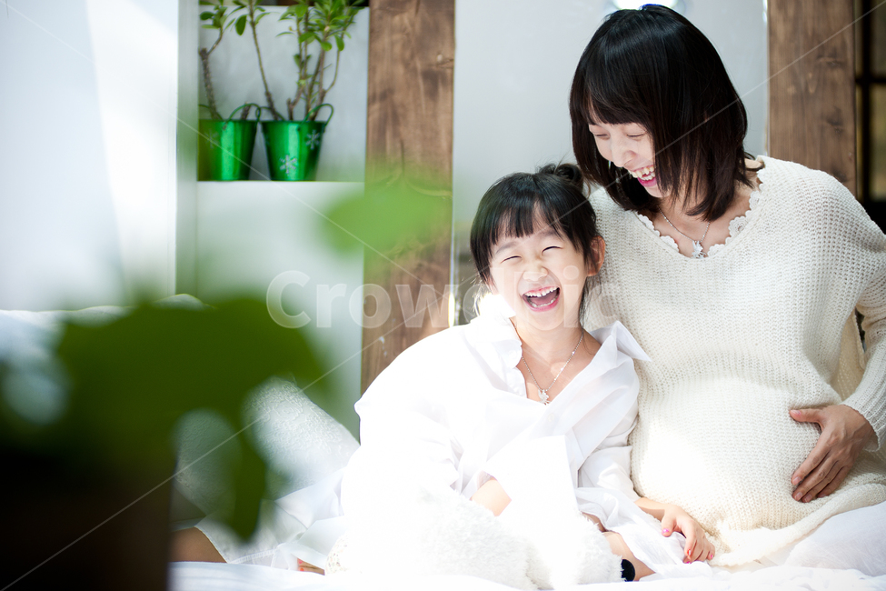 행복한모습,행복,웃음,아이웃음,바라보기,아이,스마일,엄마,해피,긍정,성공,사람,인물,인간,human,person,얼굴표정,facial expression,face,가족,패밀리,family,감정표현,기분,feeling,emotion