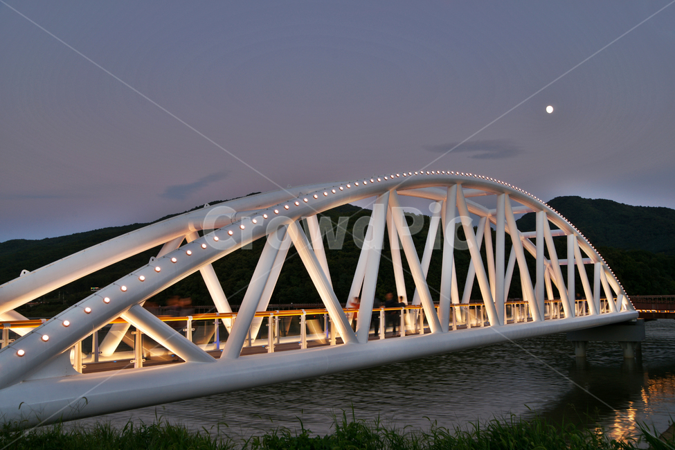 백운호수,의왕,아치형보도교량,야경,호수,다리,조명,야경,밤,풍경,nightscape,night,landscape,사람들,대중,군중,other people,crowd,건축물,건물외관,exterior,building,structure,architecture,construction,건물,bridge,arched,아치형,arch bridge,아치교,arch,아치