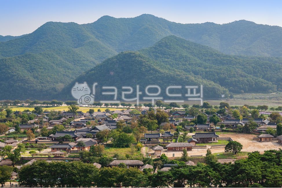old house,Andong city,folk village,construct,house,Hahoe village,mountain,folklore,Town,premises,sight,tradition,tiled house,village,world heritage,hometown,countryside,world cultural heritage,history,mountain range,outdoor,Panorama,Hanok,culture