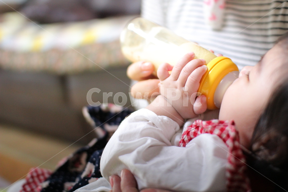 아기,베이비,젖병,우유병,수면,분유,육아,인물,인간,가족,영아,baby,human,person,아기손,아기손가락,사람,인물,인간,human,person,가족,패밀리,family,영유아,아기,애기,아이,infants,baby,휴식,힐링,rest,relaxation,healing
