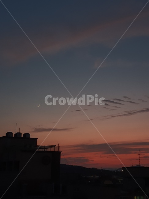 자연,nature,outdoors,옥외,sky,하늘,dawn,새벽,붉은하늘,일몰,sunset,초승달