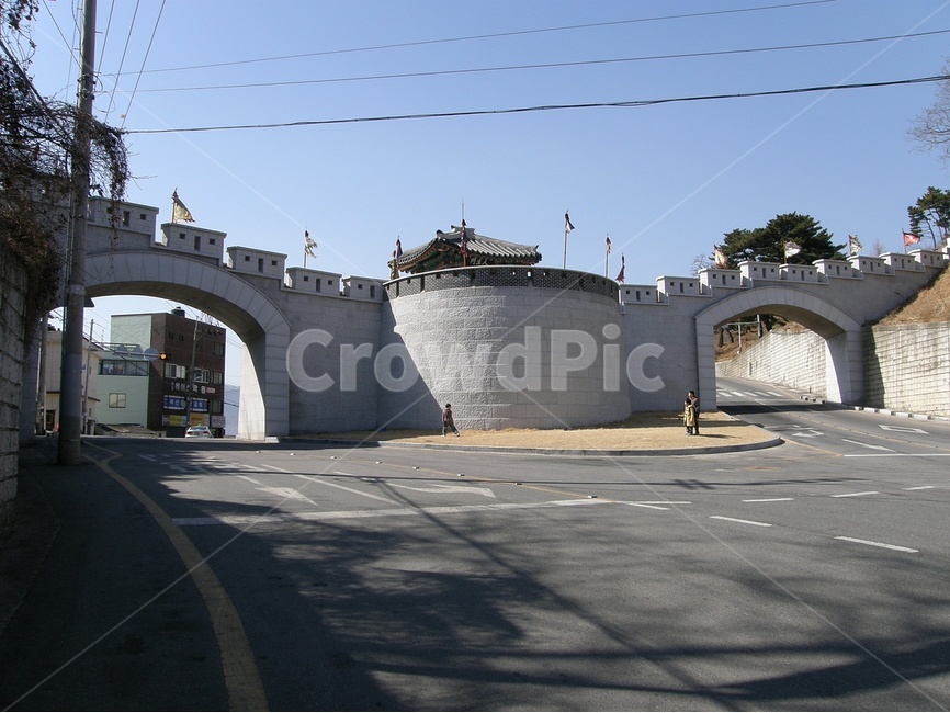 동래읍성,동문,인생문,성곽,문화재,유적지,busan부산,korea,landscape,풍경,길,road,역사,유적,석재,동래구,한국전통,한국문화,korean traditional,korean culture,건축물,건물외관,exterior,building,structure,architecture,construction