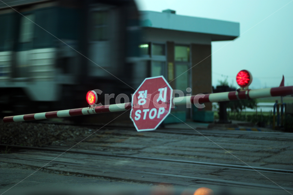기차,기찻길,정지,건널목,train,교통,교통수단,traffic,transportation