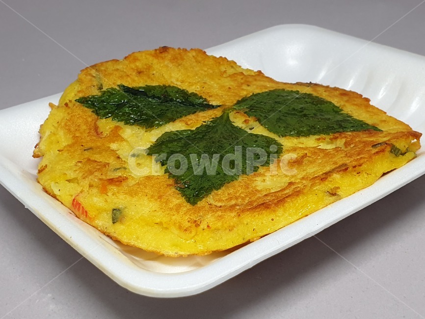 녹두전,전,한국음식,전통음식,명절음식,한국요리,전통요리,명절요리,음식,food,koreafood,스티로품,사물,오브젝트,object,후식,디저트,간식,desert,dish,meal,styrofoam,지지미,치지미,찌지미,깻잎,식물,plants,야채,채소,빈대떡,nokdujeon,mungbeanpancake,bindaetteok,부침개