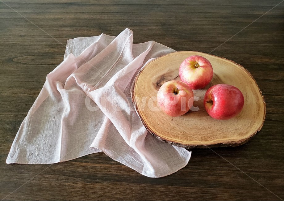 사과,애플,과일,우드,감성,apple,wood,테이블,음식,식재료,요리,food,cook,meal,dishes,food reserves,과일,열매,fruit
