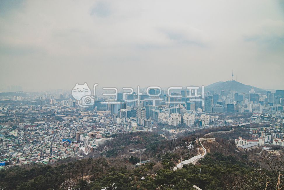 인왕산,인왕산정상,서울전경,서울풍경,서울시풍경,흐린날,미세먼지,서울미세먼지,종로구,서대문구,등산,인왕산등반,등반,산악,산악회,햇살,설산,눈덮인산,종로,mountain,tracking,hiking,climbing,hike,climb,성곽,성곽길,castle,fortress,stronghold,fortresstrail,남산타워,n서울타워,엔서울타워,서울타워,중구