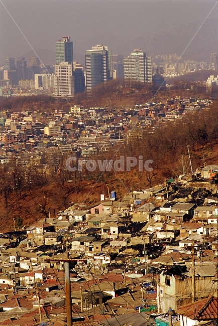 달동네,판자촌,빈민촌,슬럼가,가난,초라한,하우스,마을,house,역사,기록,시안,광고,디자인,디자이너,사보,카다로그,뉴스레터,브로셔,리플렛,잡지,홍보,마케팅,전단,출판,편집,sns,ebook,집,패턴,구성,콘텐츠,생활,삶,변두리,외진,낙후된,재개발,철거,poor,정겨운,그리움,과거,시간,흔적,옛날,오래된,old,어제,필름,아날로그,yesterday,빌딩,아파트,대비,언덕,서울,야경,밤,풍경,nightscape,night,landscape,도시,city,한국도시풍경,한국도시경관,korea cityscape,urban,어반,nature,자연,outdoors,옥외,경치,building,건물,scenery,town,metropolis,중심지,시티