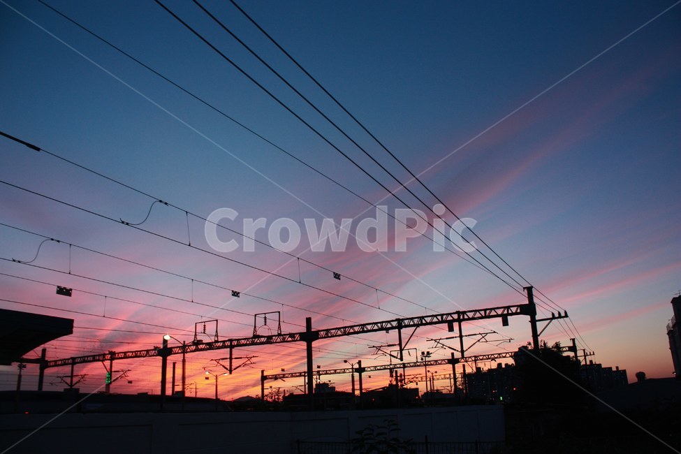 하늘,감성,일몰,선셋,구름,그림자,sunset,sky,분홍색,핑크,pink,기차역,노을,기찻길,기차,배경사진,감성사진,배경,핑크하늘,실루엣,그림자,silhouette,shadow,색깔,색상,색채,색감,color sense,color sensitivity,feeling of color,산업,industry,industrial,교통,교통수단,traffic,transportation