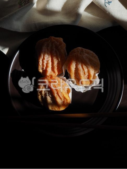 dried fruit,Persimmon,fruit,driedfruit,feeling,food,meal,driedpersimmon,wellbeingfood,dessert,background,wellbeing,Korean food,persimmon,Wellbeing food,diet food,koreanfood
