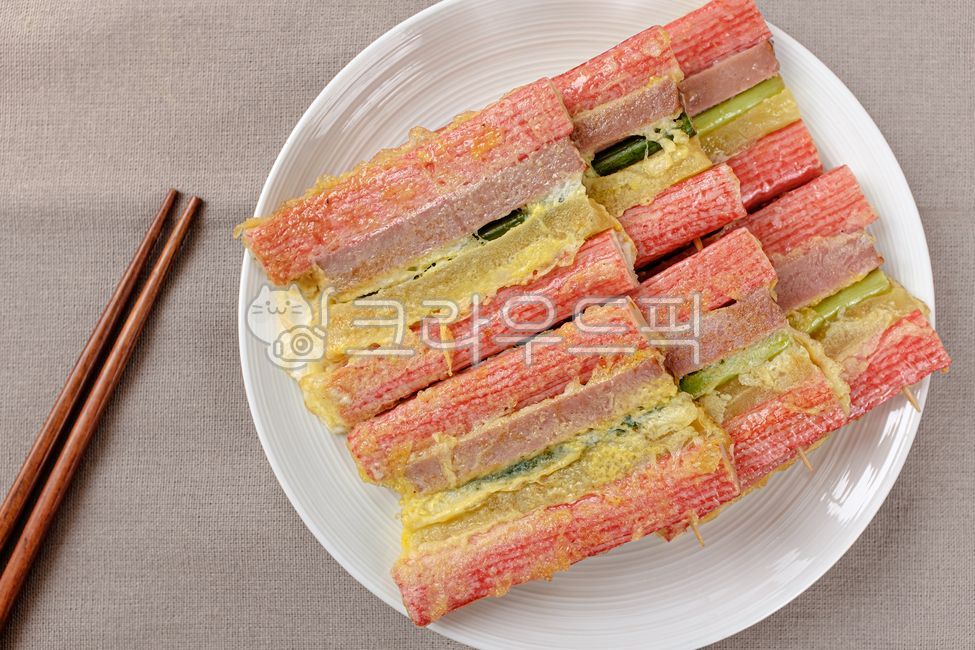 close up,Pickled radish,ingredient,egg,skewer bandit,savory,fried food,holiday food,Garlic sprouts,Korean culture,food,meal,crab meat,toothpick,ham,plain,Korean food,grocery,Food Ingredients,ingredients,traditional food