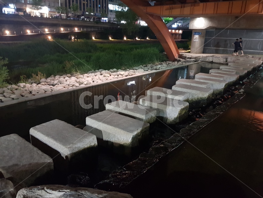 청계천,돌다리,징검다리,성북천,시냇물,조깅,야경,서울밤