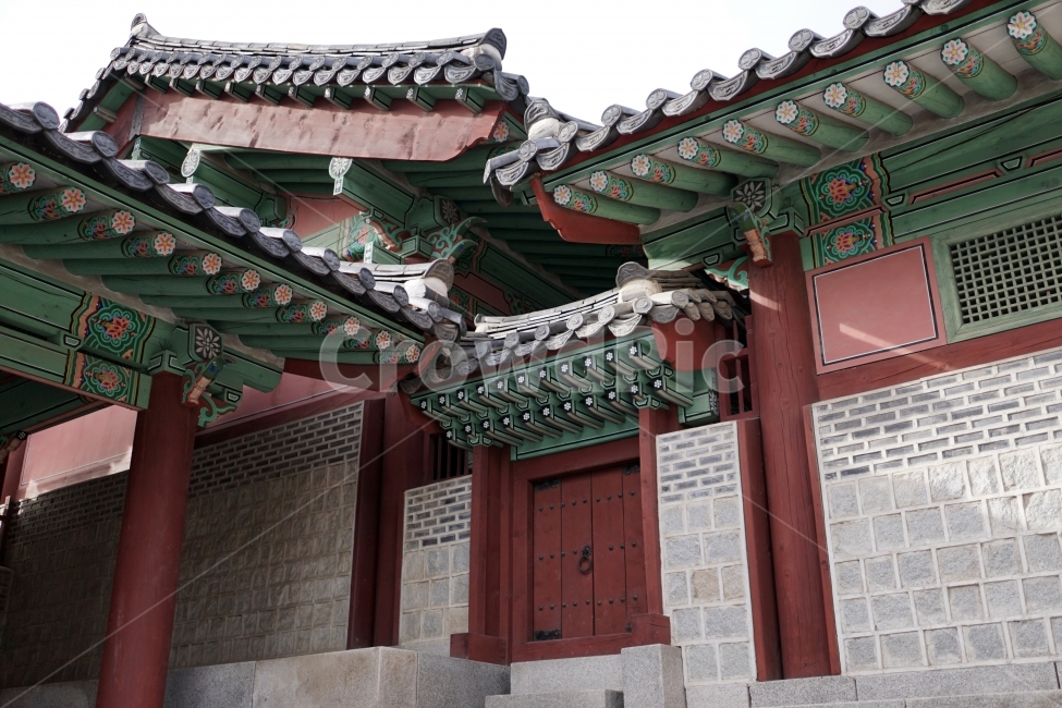한양,한양도성,궁궐,궁전,조선시대,조선왕조,문화재,역사,히스토리,history,겨울,winter,계절,season,한옥,지붕,기와,처마,한국,코리아,korea,한국적인,한국문화,문화,한국전통,전통,풍경,landscape,건축,건물,토목,서울,seoul,스냅,스냅사진,감성,감성사진,snap,snapshot,역사유적지,경희궁,국사,한국사,한옥문,문,대문,door,한국전통,한국문화,korean traditional,korean culture,랜드마크,landmark,tourist attraction,한국랜드마크,한국관광지,한국명소,korea landmark,korea tourist attraction,건축물,건물외관,exterior,building,structure,architecture,construction