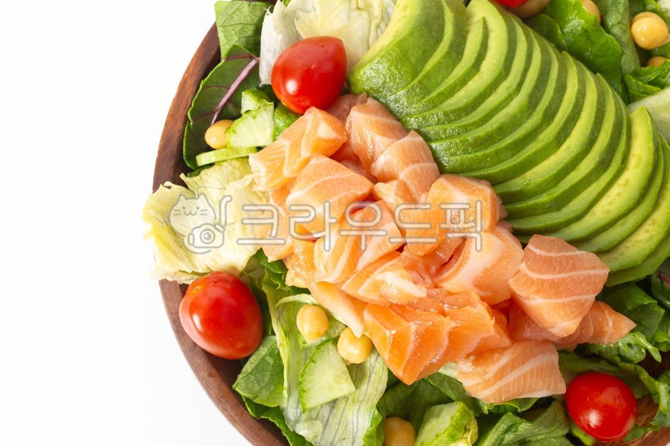 Avocado salmon salad,salmon salad,avocado salad,salad,vegetables,greens,diet,healthy food,food,meal,salmon,avocado,lettuce,cherry tomatoes,chickpeas,fresh,healthy