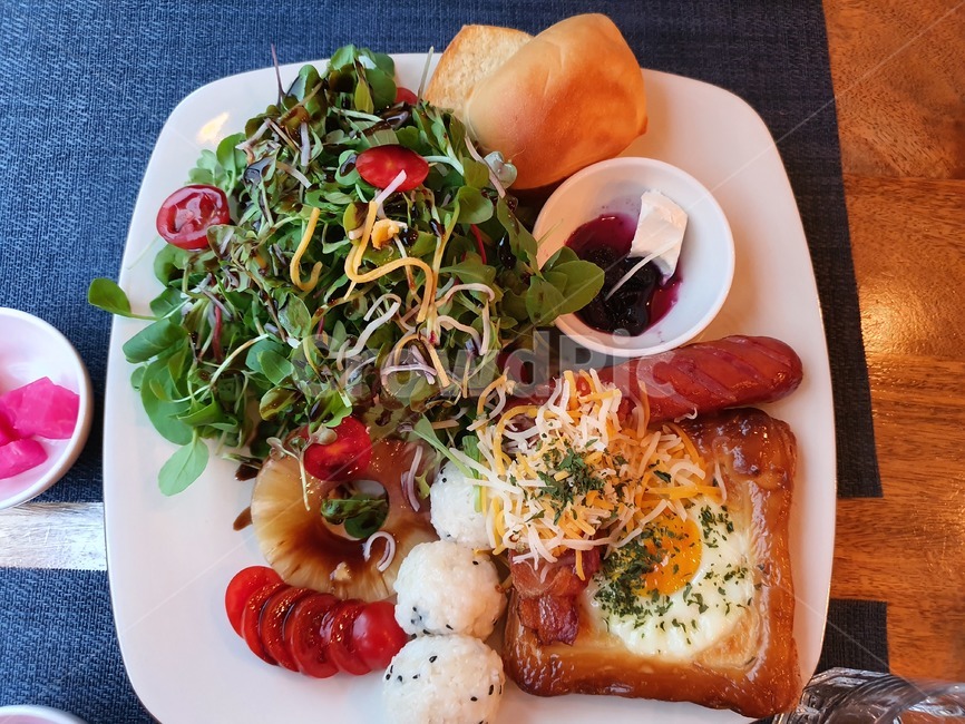 브런치,양식,샐러드,플레이팅,소세지,아침식사,조식,브런치,breakfast,brunch