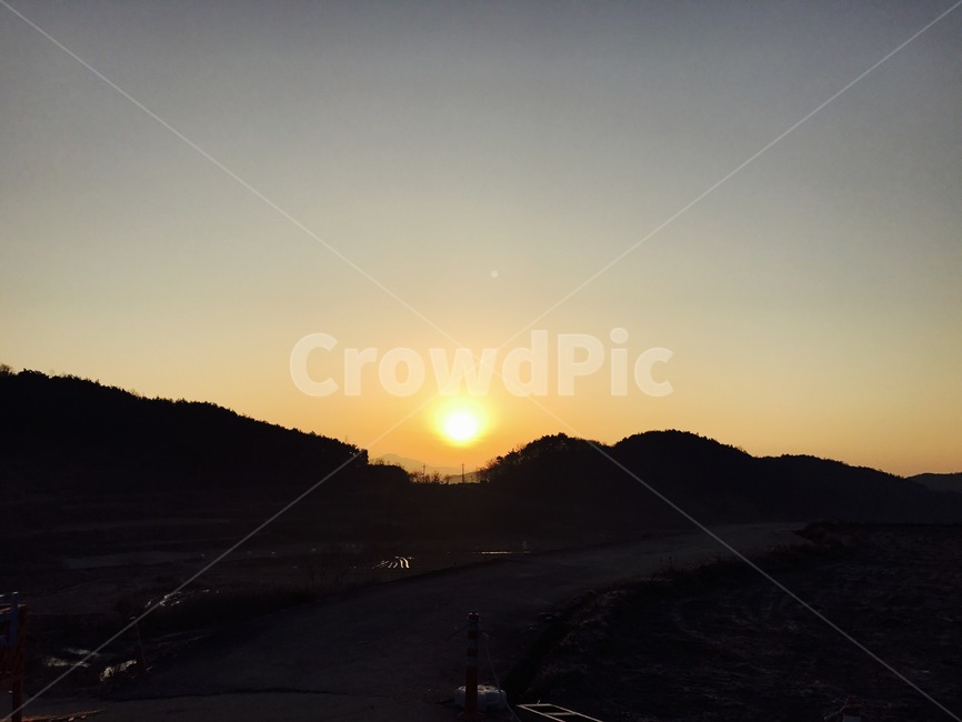 노을,하늘,풍경,산,저녁,자연,풍경,nature,landscape,outdoors,옥외,dusk,황혼,sunset,일몰,dawn,새벽,sky,red sky,붉은 하늘