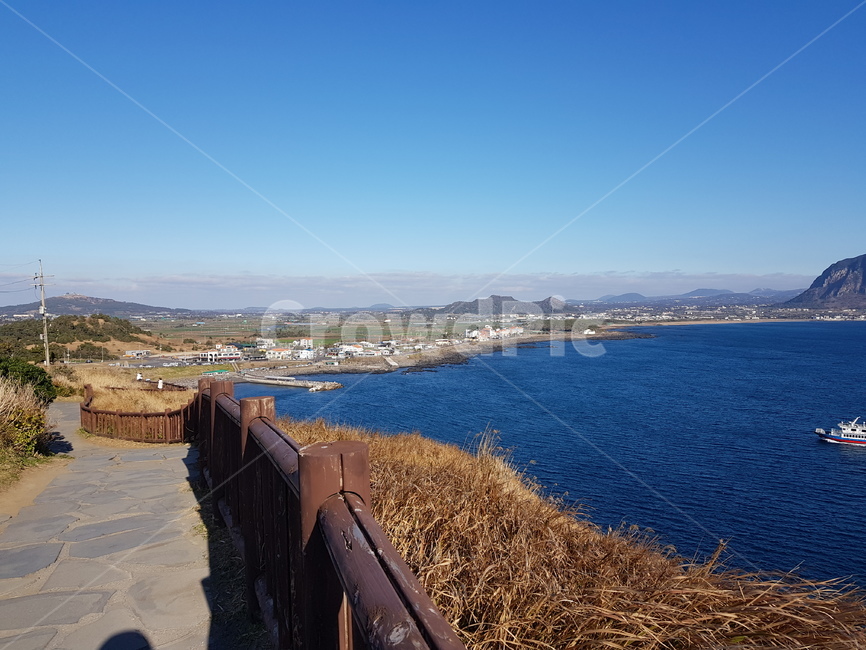 형제섬,산방산,제주둘레길,송악산,송악산둘레길,올레길,제주도,서귀포,바다,겨울제주도,제주바다,올레10코스,파란하늘,맑은하늘,하늘,바닷물,물,산