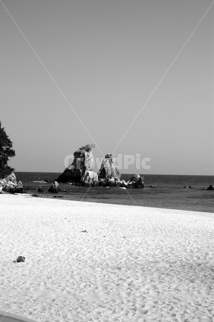 바닷가,한섬,동해,모래사장,해변,바다,회색,흑백,감성,grey,sea,bich