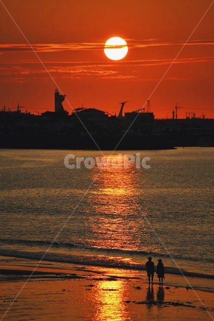 nature,자연,human,인간,person,사람,sky,하늘,옥외,붉은하늘,redsky,sunset,일몰,황혼,자연,풍경,nature,landscape,해변,바다,beach,sea,sunlight,햇빛,outdoors,dawn,새벽,dusk,red sky,붉은 하늘