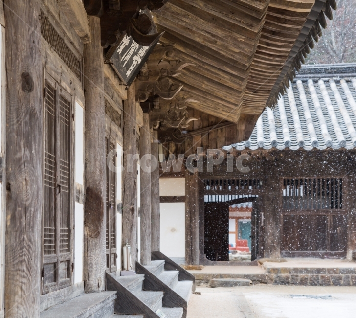 구례,화엄사,절,사진,사찰,한국,전통,눈,눈오는날,한국전통,겨울,계절,winter,season,한국전통,한국문화,korean traditional,korean culture,종교,신앙,religion,belief,faith,건축물,건물외관,exterior,building,structure,architecture,construction