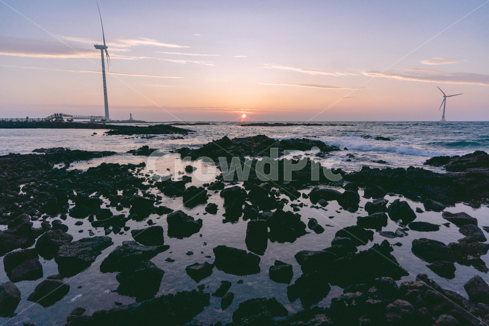 sea,바다,ocean,대양,nature,자연,outdoors,옥외,water,물,파도,wave,일몰,sunset,노을,풍차,풍력발전기,반영,제주,jeju,신창풍차해안,자연,풍경,nature,landscape,에너지산업,energy industry