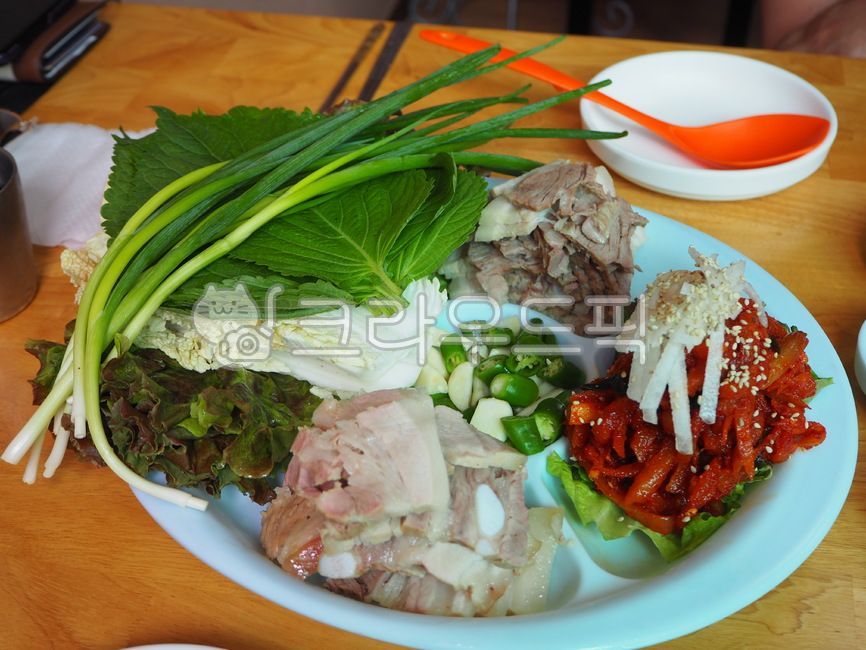Bossam,pork,food,meal,animal husbandry,dish,meat,cooking,cold cuts