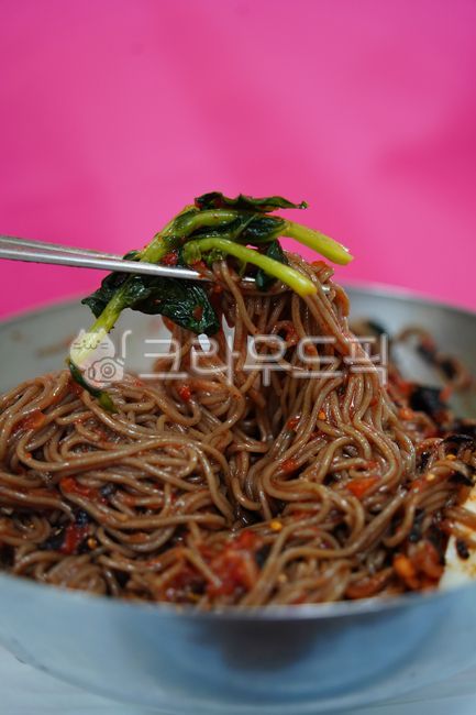 Buckwheat bibim guksu,buckwheat noodles,buckwheat,noodles,noodle dish,noodles,bibim guksu,bowl,plate,summer food,food,cooking,Korean food