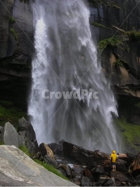 폭포,warterfall,천연폭포,자연,산림,자연,풍경,nature,landscape,한국자연풍경,한국자연경관,korea nature landscape,제주도,jeju,jeju island,outdoors,옥외,river,강,water,물,person,사람,human,인간,waterfall