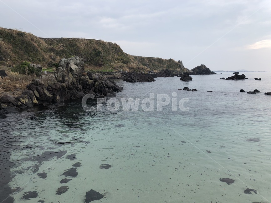 제주,애월,바닷가,바다,필름,필름카메라,자연,풍경,nature,landscape,한국자연풍경,한국자연경관,korea nature landscape,제주도,jeju,jeju island,promontory,곶,outdoors,옥외,land,땅,shoreline,해안선,water,물,sea,ocean,대양