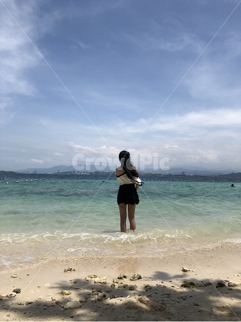 바다,여자,뒷모습,수영복,해변,파도,하늘,섬,바닷가,비치,해변가,휴양지,해변,바다,beach,sea,사람,인물,인간,human,person,여성,여자,woman,female,lady