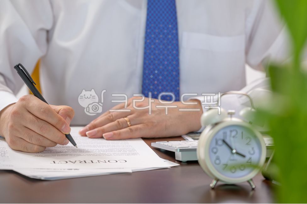occupation,documents,document,concept,home from work,office,Asian,paper,whitecollar,working hours,writing,alarm,man,businessman,plan,Business,hand,alarm clock,profession,business hours,business,work,contract,handwriting,clock,labor,work time,business man,